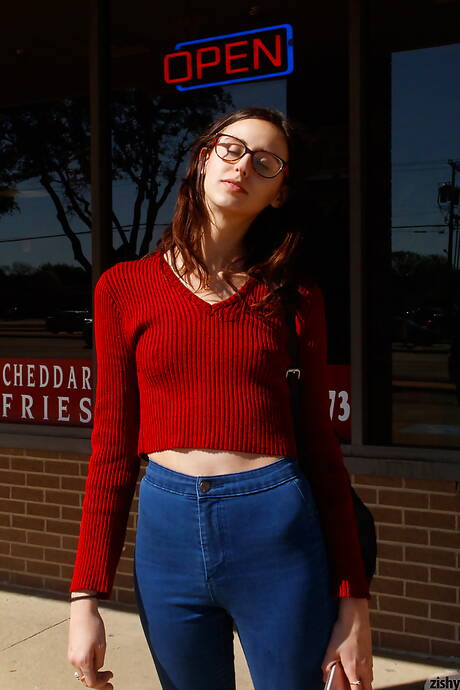 Zishy are proud to present you with xxx pics featuring Jasmine Simco showing amazing form