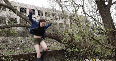 Got 2 Pee are proud to present you with a free pics featuring Lera Grey in watersport fantasy