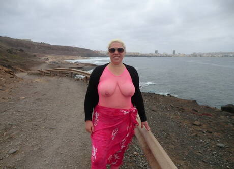 TAC Amateurs invites you to browse their xxx pictures with Barby in jerking pussy porn